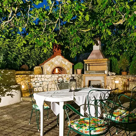 Spacious, 3-bedroom Featuring A Verdant Garden And Terrace W Apartamento Fiskardo