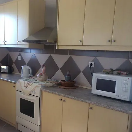 Apartment Spacious, 3-bedroom Featuring A Verdant Garden And Terrace W Fiskardo